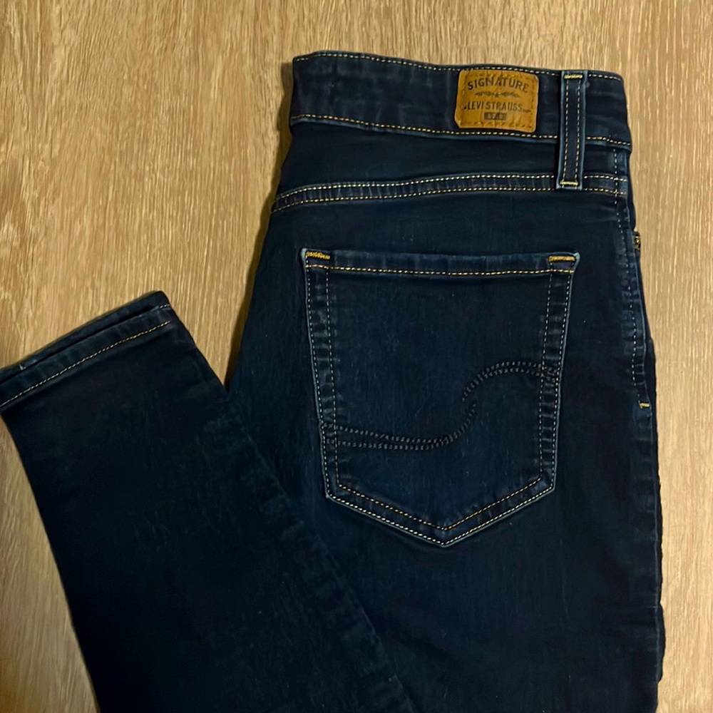 Levi Mid Rise Skinny Jean